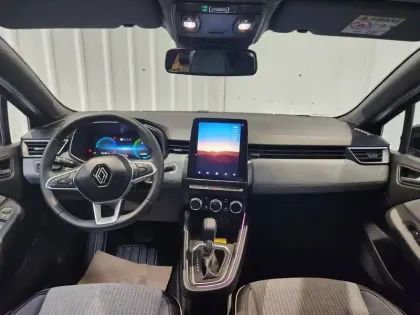 Photo 15 Renault Clio  E-Tech full hybrid 145