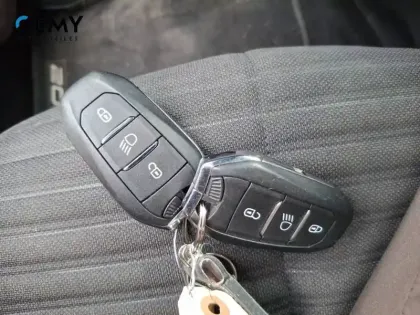 Photo 14 Peugeot 208  BlueHDi 100 S&S BVM6