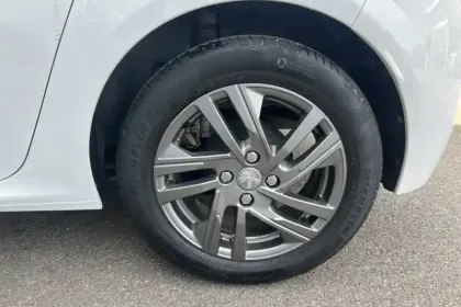 Photo 23 Peugeot 208  PureTech 75 S&S BVM5