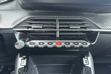 Photo 18 Peugeot 208  PureTech 75 S&S BVM5