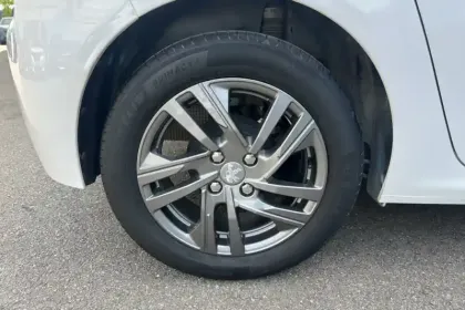 Photo 26 Peugeot 208  PureTech 75 S&S BVM5