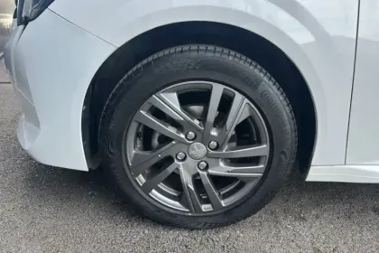 Photo 24 Peugeot 208  PureTech 75 S&S BVM5