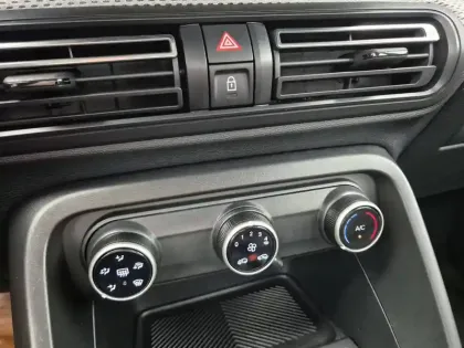 Photo 14 Citroën C3  Turbo 100 ch Manuelle