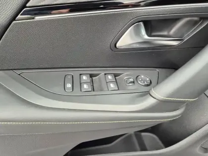 Photo 21 Peugeot 2008  PureTech 130 S&S EAT8