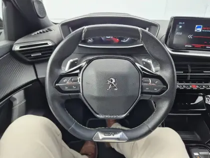 Photo 15 Peugeot 2008  PureTech 130 S&S EAT8