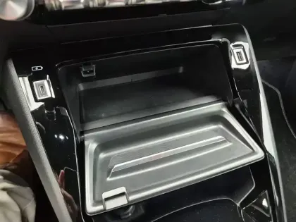 Photo 13 Peugeot 2008  PureTech 130 S&S EAT8