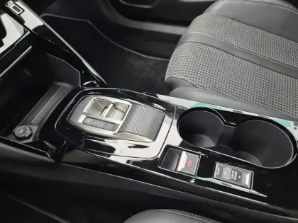 Photo 12 Peugeot 2008  PureTech 130 S&S EAT8