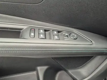 Photo 21 Peugeot 3008  Hybrid 225 e-EAT8