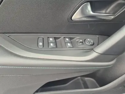 Photo 21 Peugeot 2008  PureTech 130 S&S EAT8