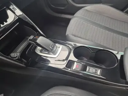 Photo 12 Peugeot 2008  PureTech 130 S&S EAT8