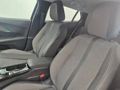 Photo 8 Peugeot 2008  PureTech 130 S&S EAT8