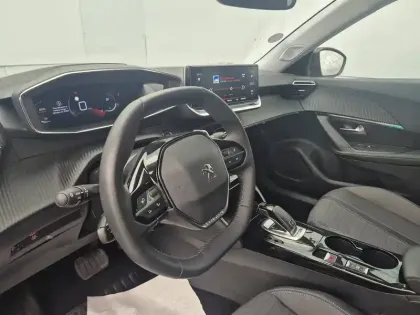 Photo 11 Peugeot 2008  PureTech 130 S&S EAT8