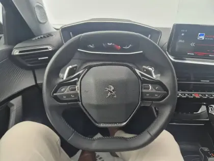 Photo 15 Peugeot 2008  PureTech 130 S&S EAT8