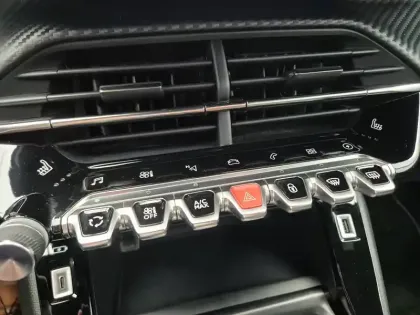 Photo 14 Peugeot 208  Electrique 50 kWh 136ch