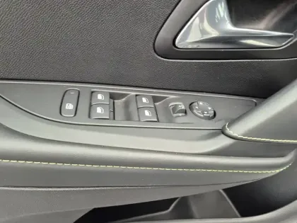 Photo 21 Peugeot 208  Electrique 50 kWh 136ch