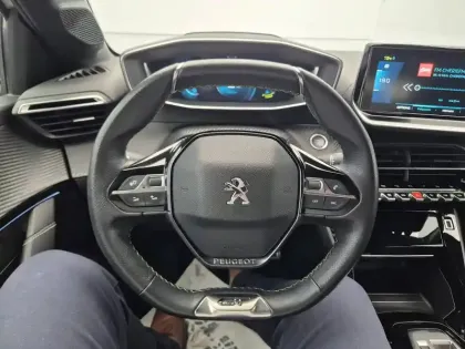 Photo 15 Peugeot 208  Electrique 50 kWh 136ch