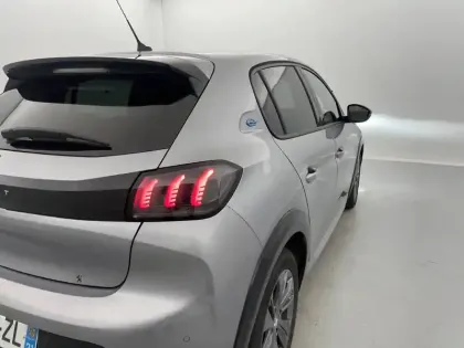 Photo 31 Peugeot 208  Electrique 50 kWh 136ch