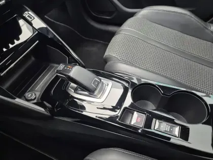 Photo 12 Peugeot 208  PureTech 130 S&S EAT8