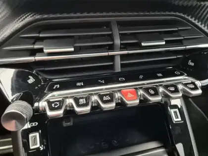 Photo 14 Peugeot 208  PureTech 130 S&S EAT8