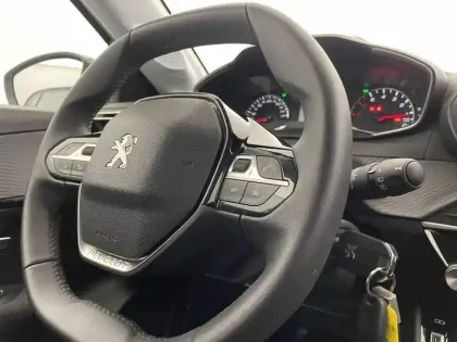 Photo 28 Peugeot 208  PureTech 100 S&S BVM6