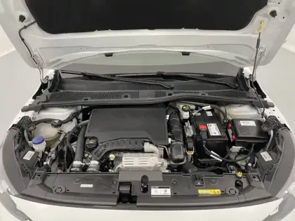 Photo 20 Peugeot 208  PureTech 100 S&S BVM6