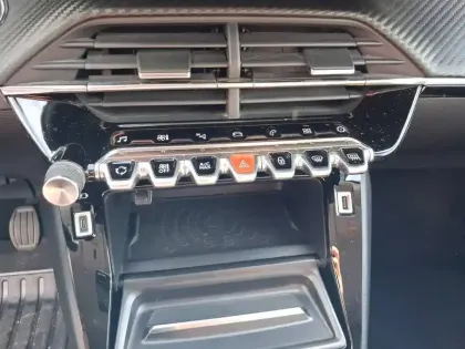 Photo 16 Peugeot 2008  PureTech 100 S&S BVM6