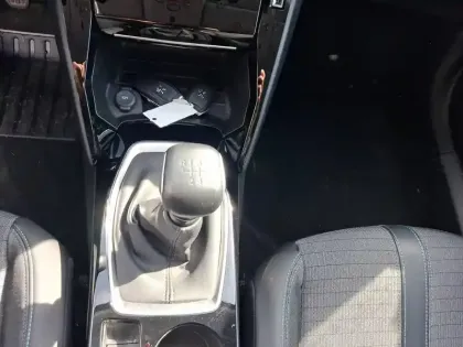 Photo 12 Peugeot 2008  PureTech 100 S&S BVM6