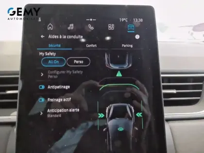 Photo 17 Renault Captur  E-Tech full hybrid 145 ch