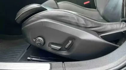 Photo 27 Volvo V60  B4 AWD 197 ch Geartronic 8