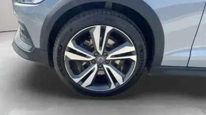 Photo 12 Volvo V60  B4 AWD 197 ch Geartronic 8