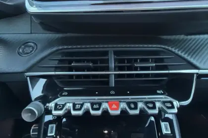 Photo 18 Peugeot 208  Hybrid 145 ch e-DCS6