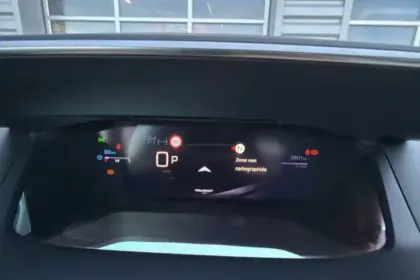 Photo 14 Peugeot 208  Hybrid 145 ch e-DCS6