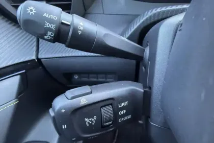 Photo 21 Peugeot 208  Hybrid 145 ch e-DCS6