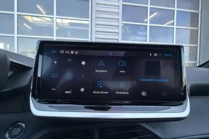 Photo 15 Peugeot 208  Hybrid 145 ch e-DCS6