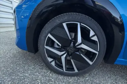 Photo 28 Peugeot 208  Hybrid 145 ch e-DCS6