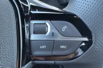 Photo 13 Peugeot 208  Hybrid 145 ch e-DCS6