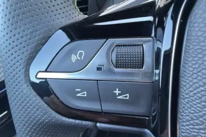 Photo 12 Peugeot 208  Hybrid 145 ch e-DCS6