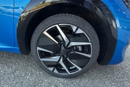 Photo 29 Peugeot 208  Hybrid 145 ch e-DCS6