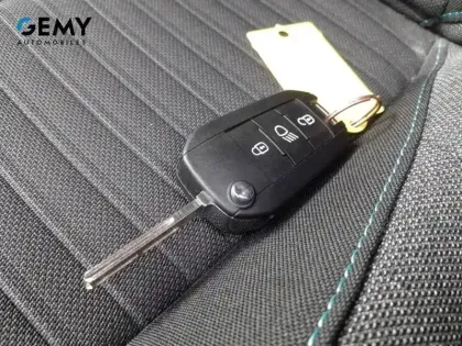 Photo 25 Peugeot 2008  PureTech 100 S&S BVM6