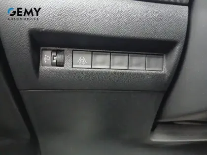 Photo 46 Peugeot 2008  PureTech 100 S&S BVM6