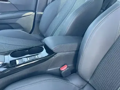 Photo 16 Peugeot 2008  PureTech 130 S&S EAT8