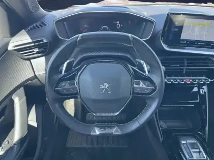 Photo 15 Peugeot 2008  PureTech 130 S&S EAT8