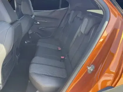 Photo 14 Peugeot 2008  PureTech 130 S&S EAT8