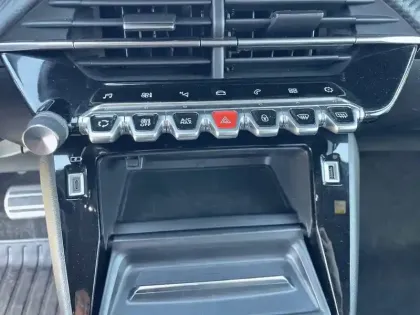 Photo 19 Peugeot 2008  PureTech 130 S&S EAT8