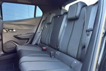 Photo 14 Peugeot 2008  Hybrid 136 e-DCS6