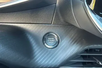 Photo 25 Peugeot 2008  Hybrid 136 e-DCS6