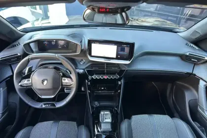 Photo 16 Peugeot 2008  Hybrid 136 e-DCS6