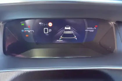 Photo 18 Peugeot 2008  Hybrid 136 e-DCS6