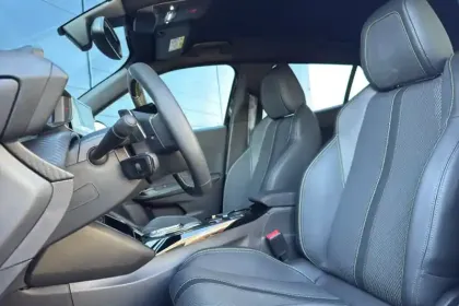 Photo 13 Peugeot 2008  Hybrid 136 e-DCS6