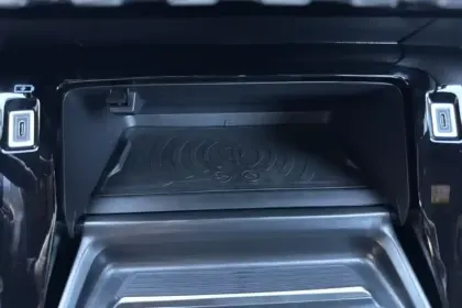 Photo 24 Peugeot 2008  Hybrid 136 e-DCS6